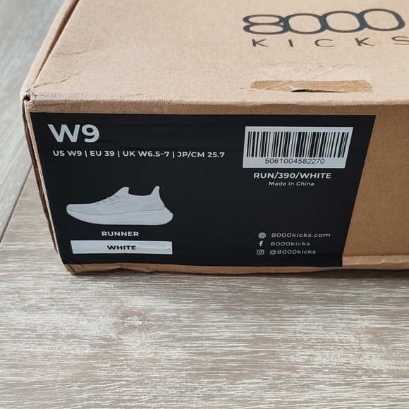 8000 Kicks Runners for Women in Pearl White size 9 NWT in box - Picture 9 of 14